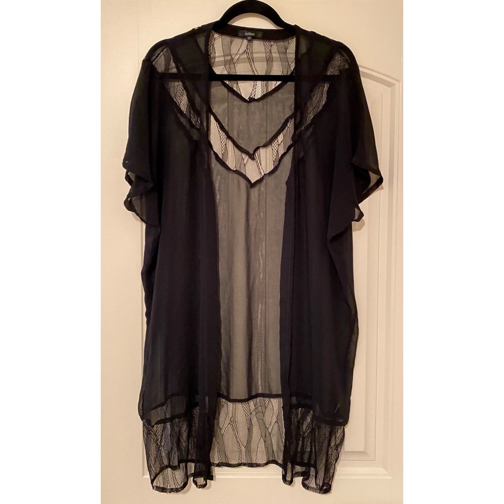 Pre-loved black Millou kimono cardigan with lace detailing. Size XS